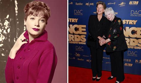 shirley bening|Shirley MacLaine, 89, is ageless as she receives。